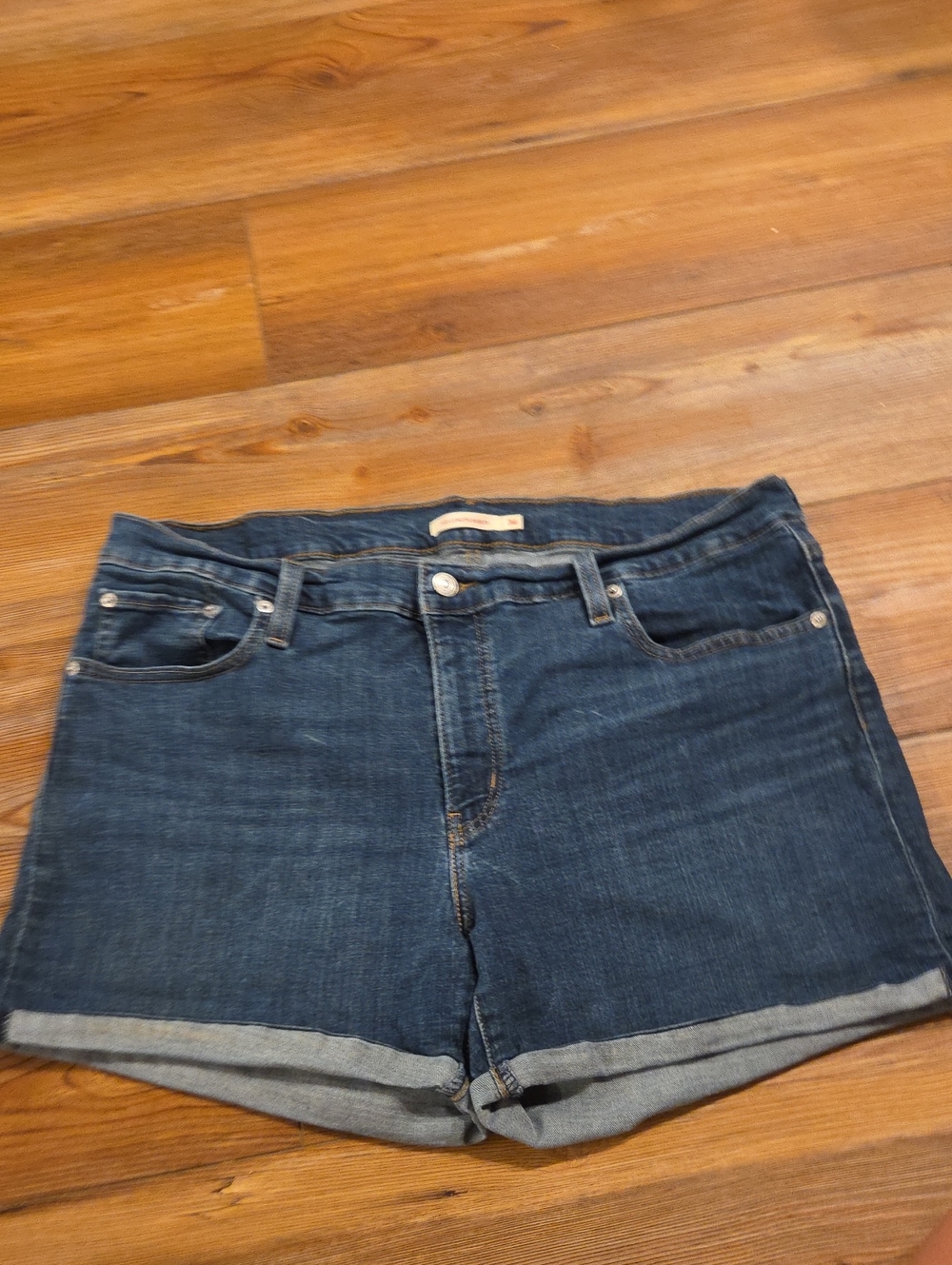 Levi Classic Dark Blue Denim Women's Shorts 4" Inseam Size 34